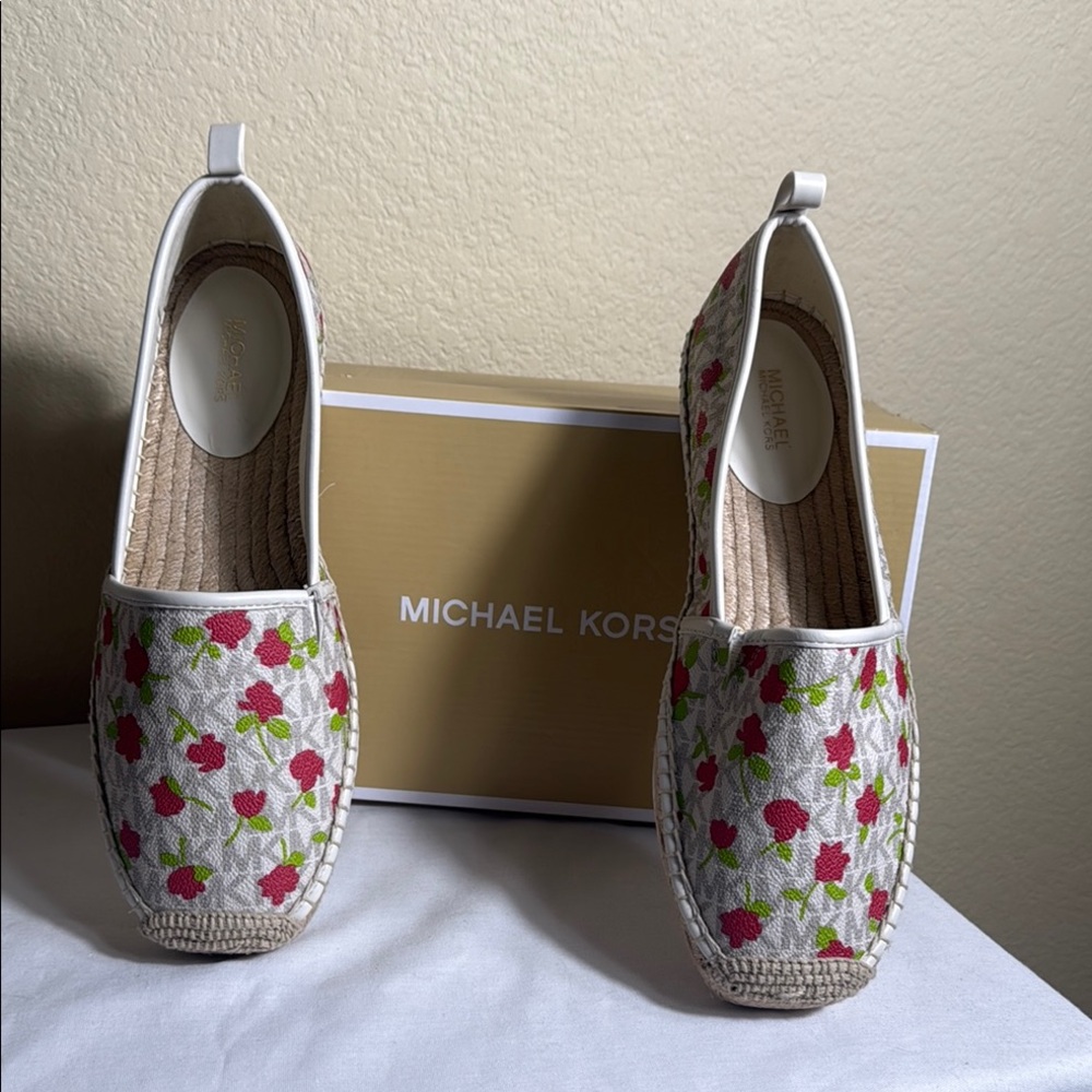 Michael Kors Red and White Espadrilles with Floral Design - Picture 2 of 2